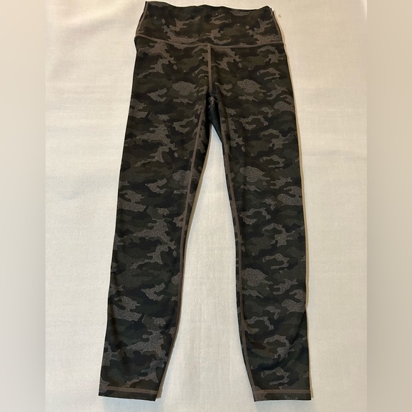 Fabletics Leggings Size S Camouflage Gray Black - Picture 1 of 8